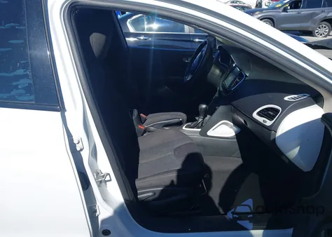 2015 Dodge Dart Sxt z USA, uszkodzony, nr VIN 1C3CDFBB0FD279359